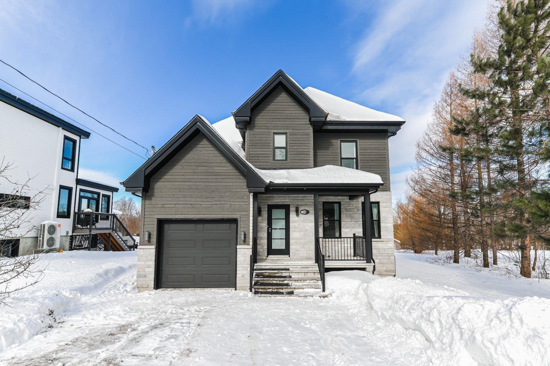 









1426


Rue Shefford

,
Bromont,




QC
J2L1E1

