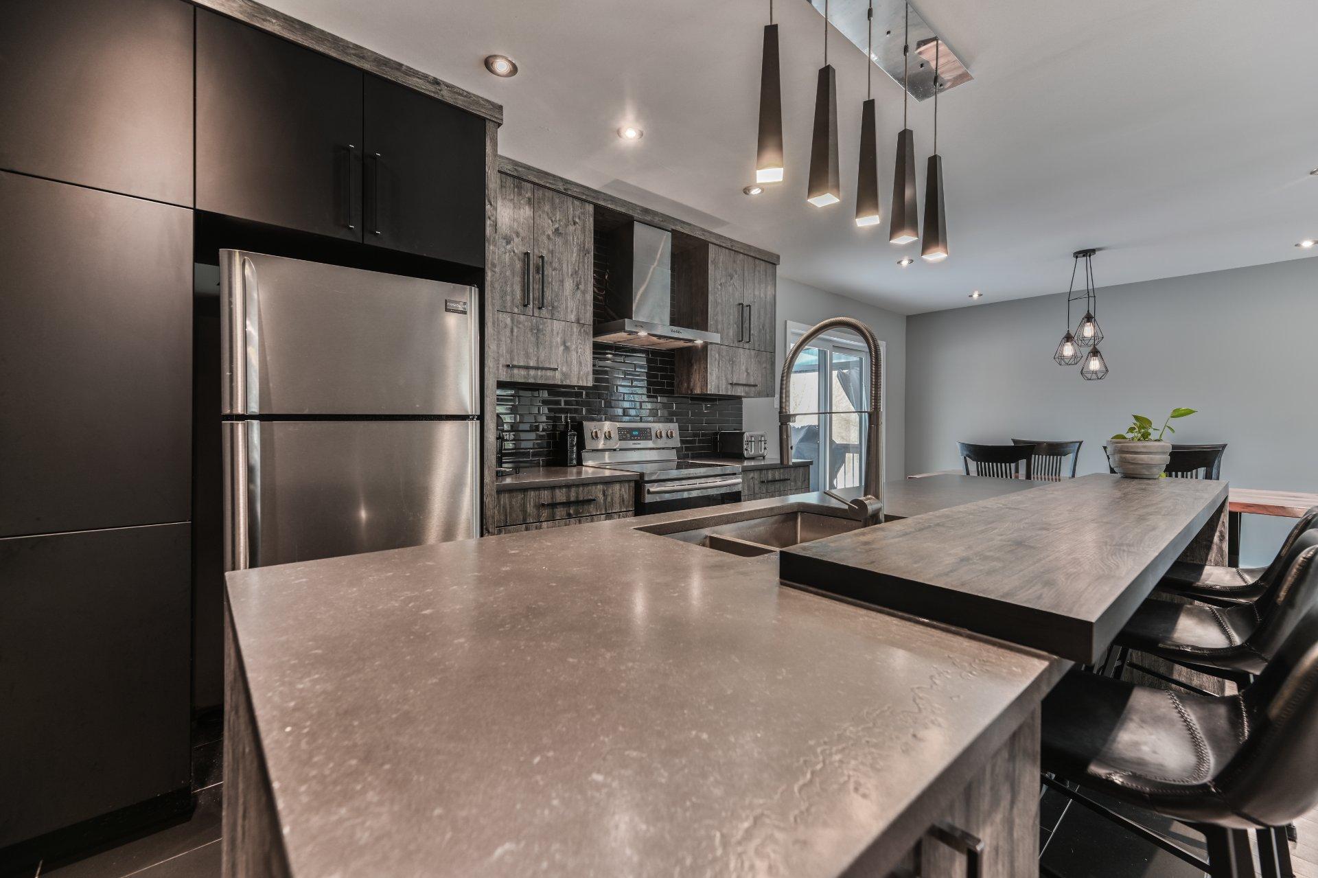 









1426


Rue Shefford

,
Bromont,




QC
J2L1E1

