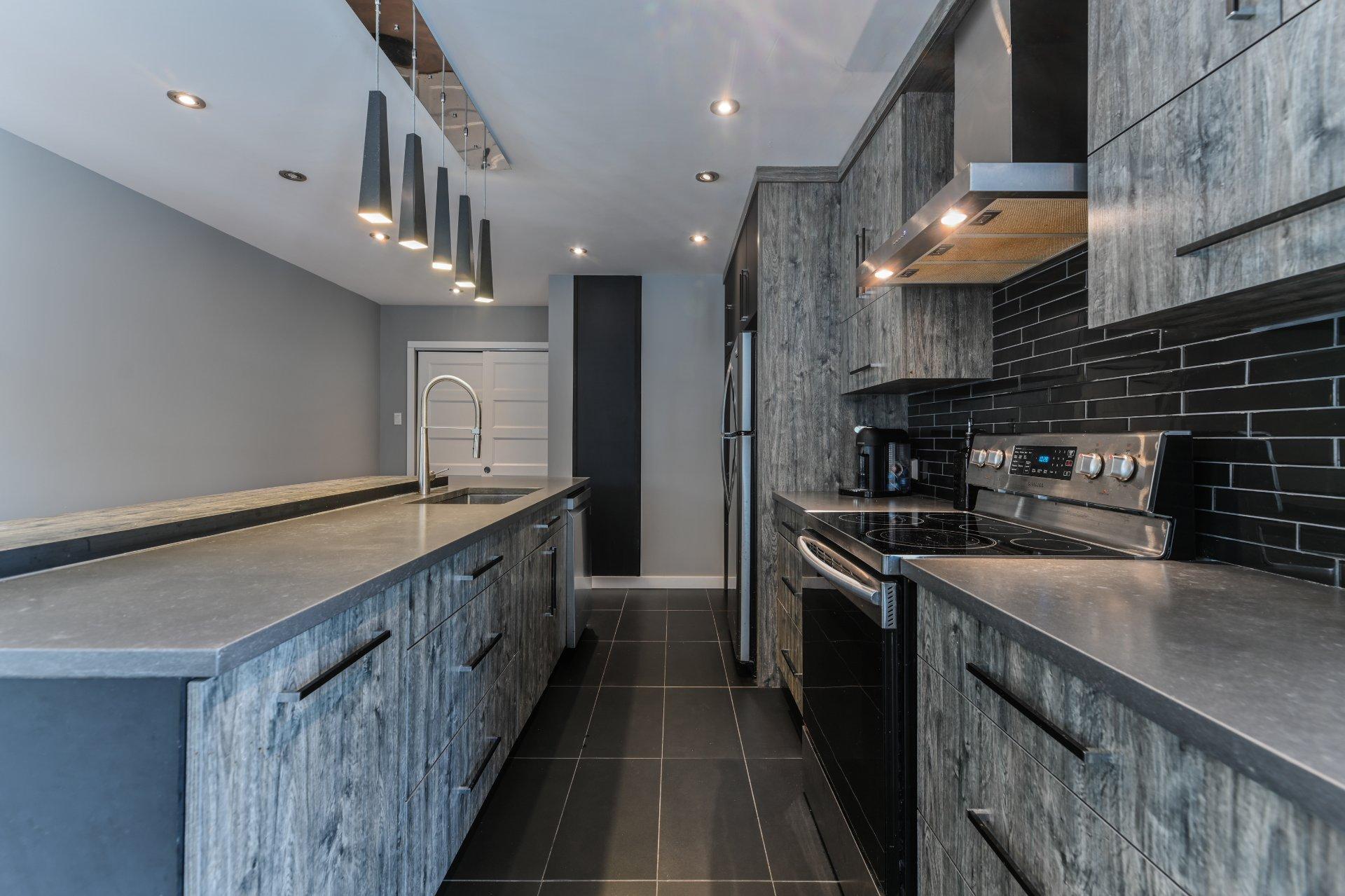 









1426


Rue Shefford

,
Bromont,




QC
J2L1E1

