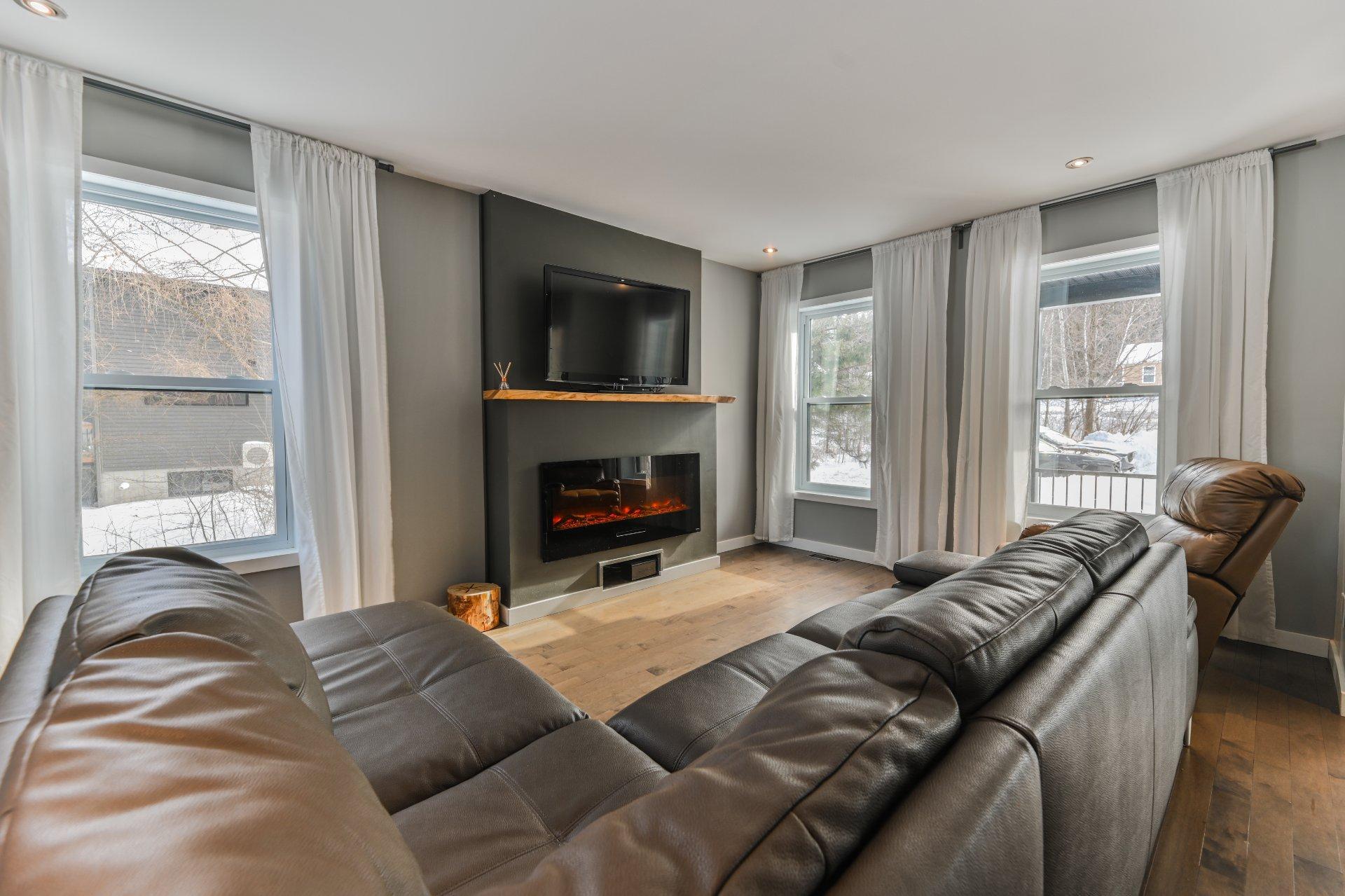 









1426


Rue Shefford

,
Bromont,




QC
J2L1E1

