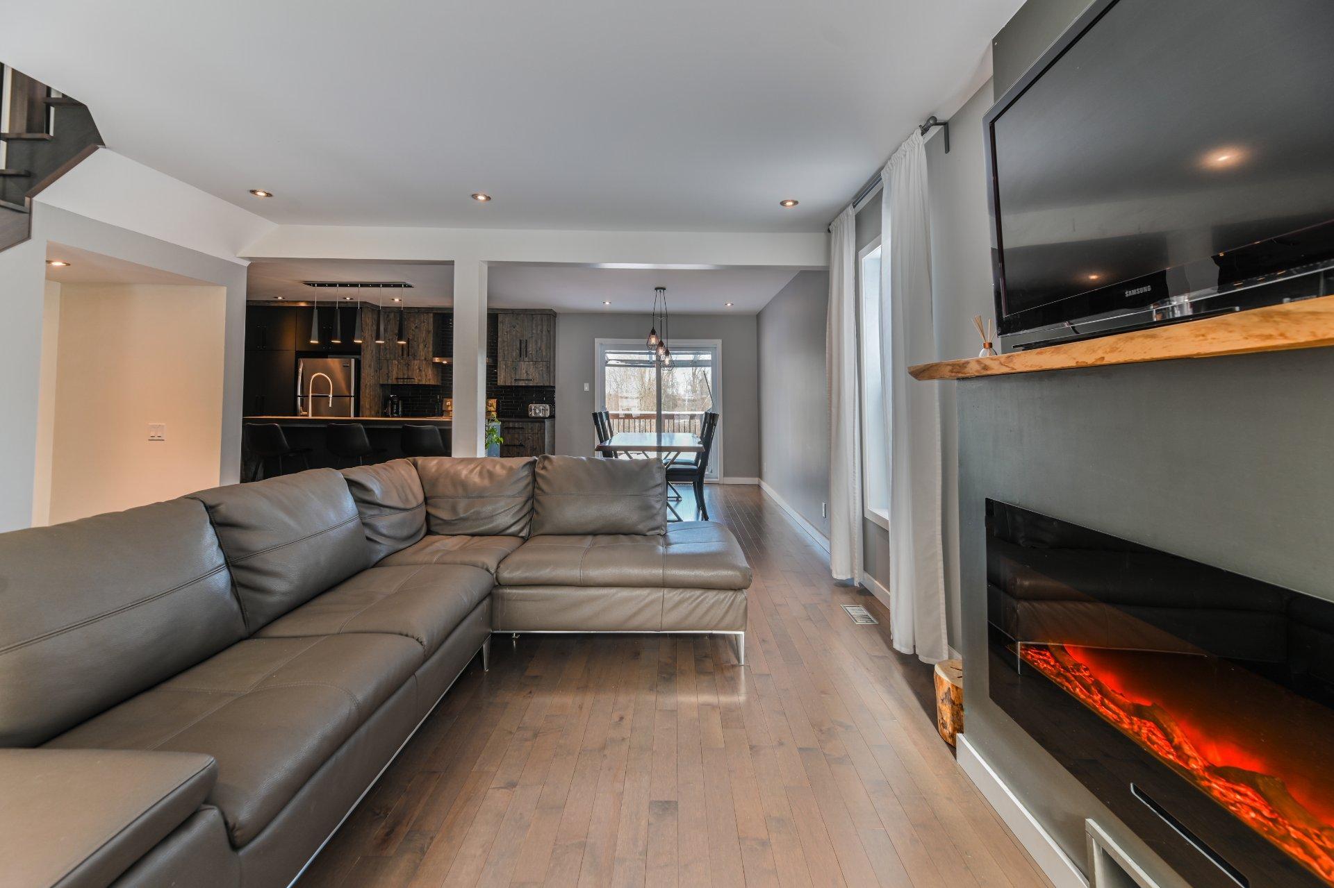 









1426


Rue Shefford

,
Bromont,




QC
J2L1E1

