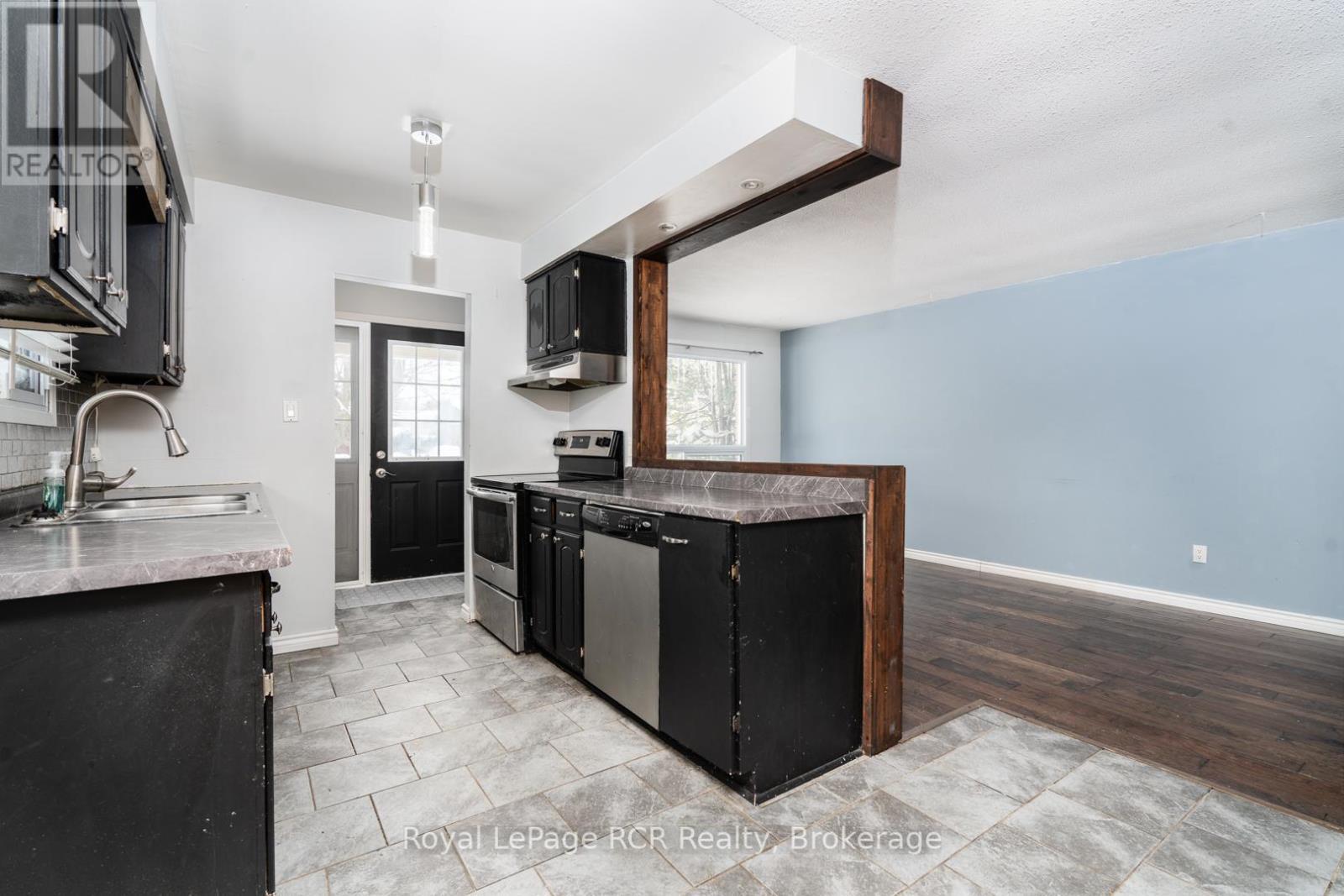 












672 KENNARD CRESCENT

,
Kincardine,




Ontario
N2Z1T4


