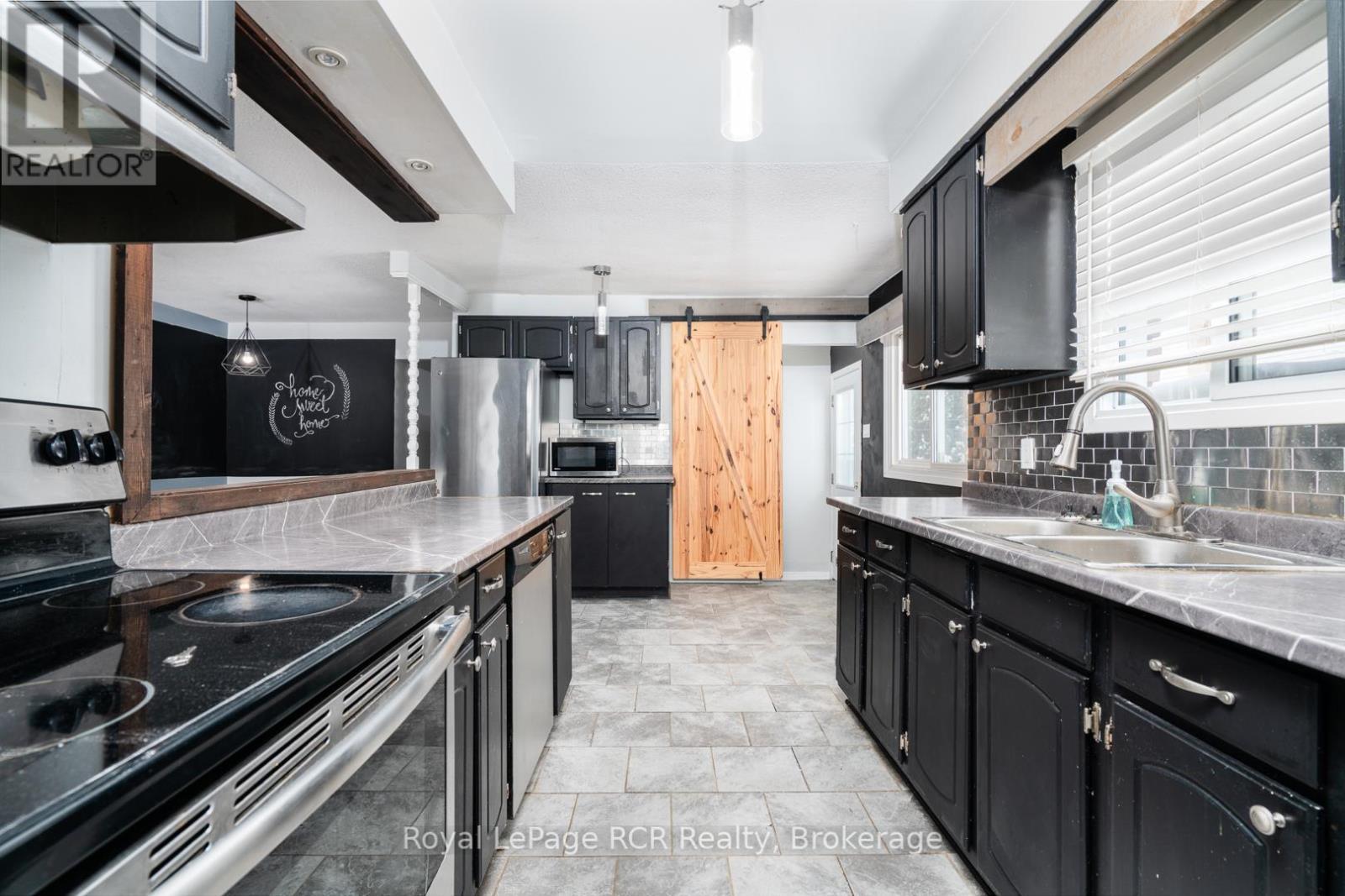 












672 KENNARD CRESCENT

,
Kincardine,




Ontario
N2Z1T4


