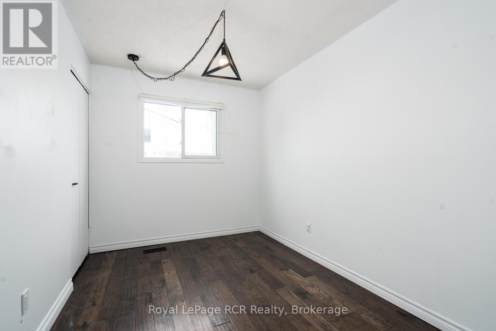 












672 KENNARD CRESCENT

,
Kincardine,




Ontario
N2Z1T4

