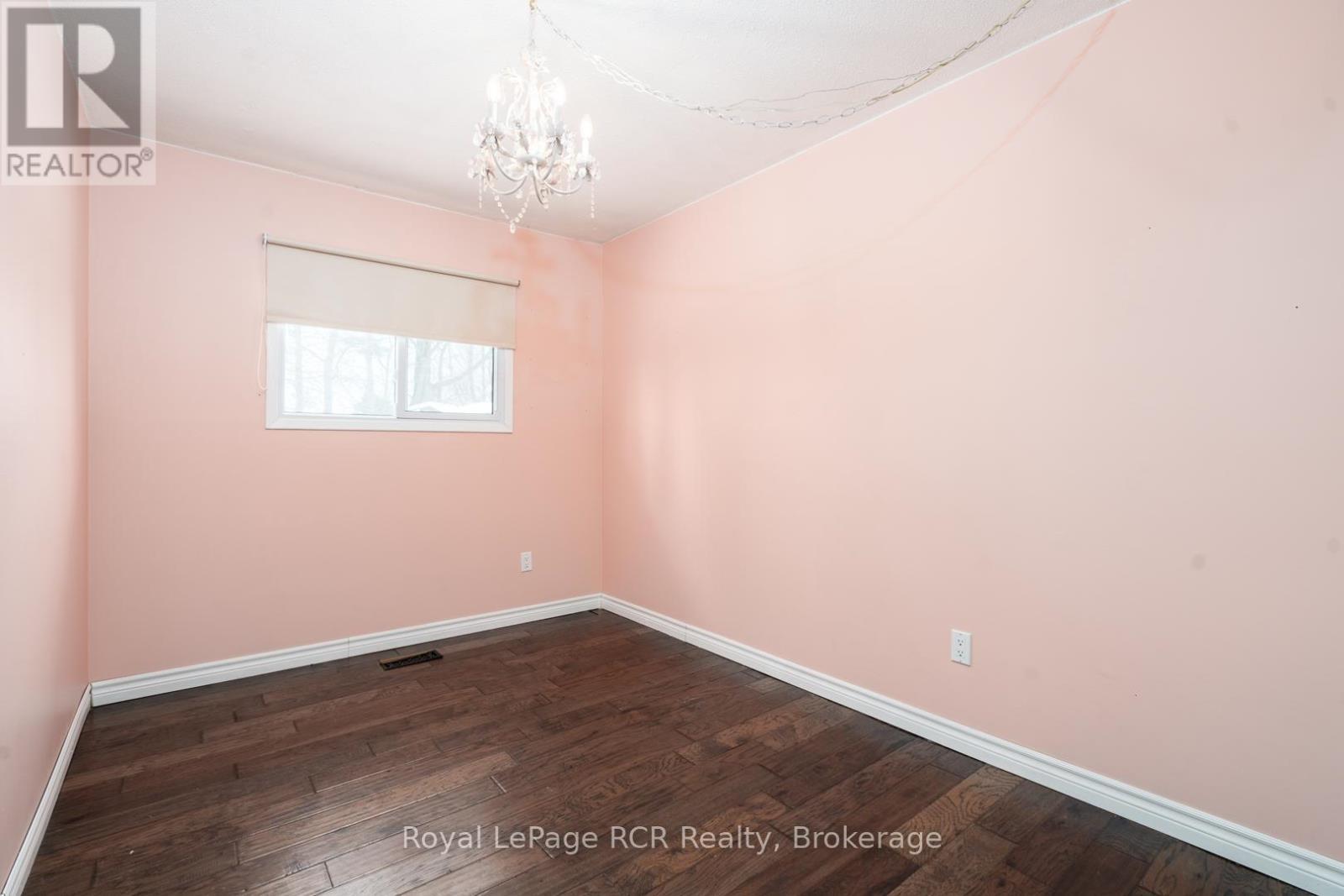 












672 KENNARD CRESCENT

,
Kincardine,




Ontario
N2Z1T4

