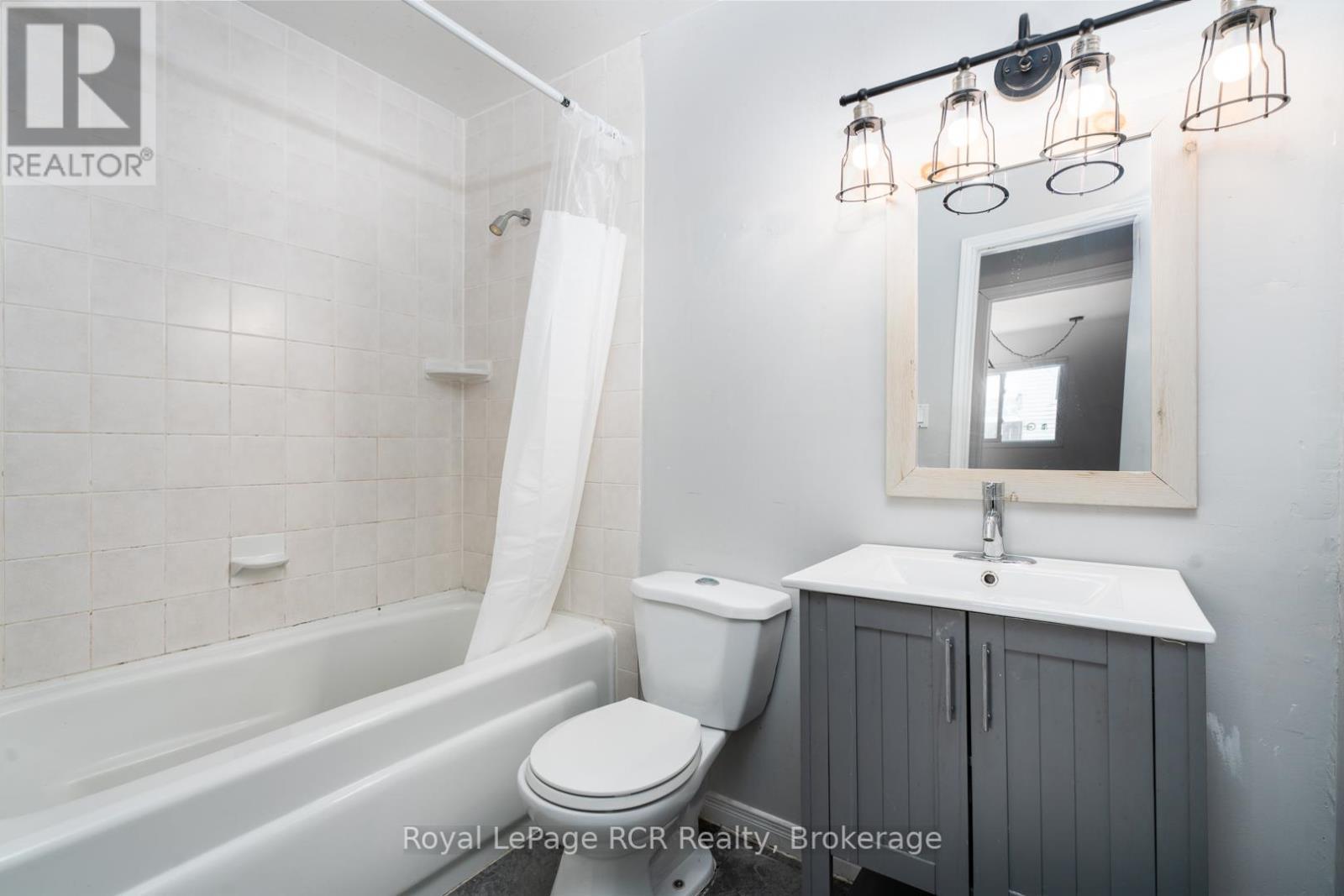 












672 KENNARD CRESCENT

,
Kincardine,




Ontario
N2Z1T4

