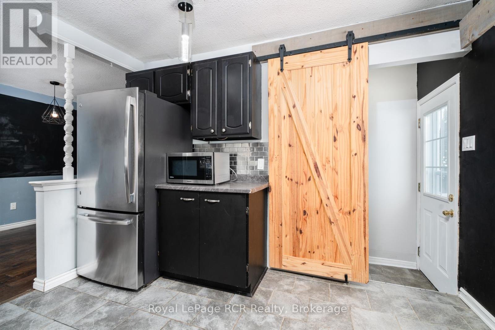 












672 KENNARD CRESCENT

,
Kincardine,




Ontario
N2Z1T4

