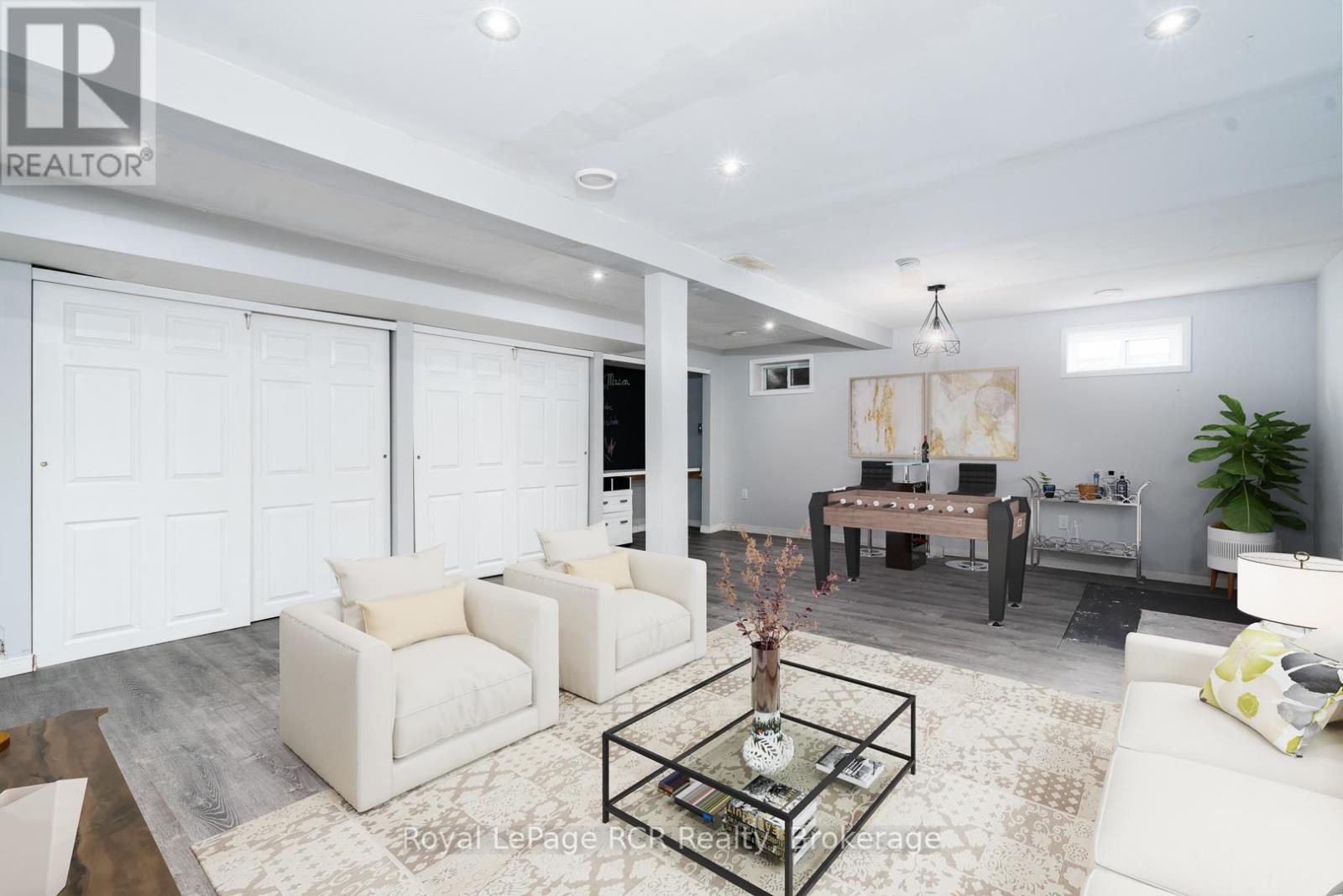 












672 KENNARD CRESCENT

,
Kincardine,




Ontario
N2Z1T4

