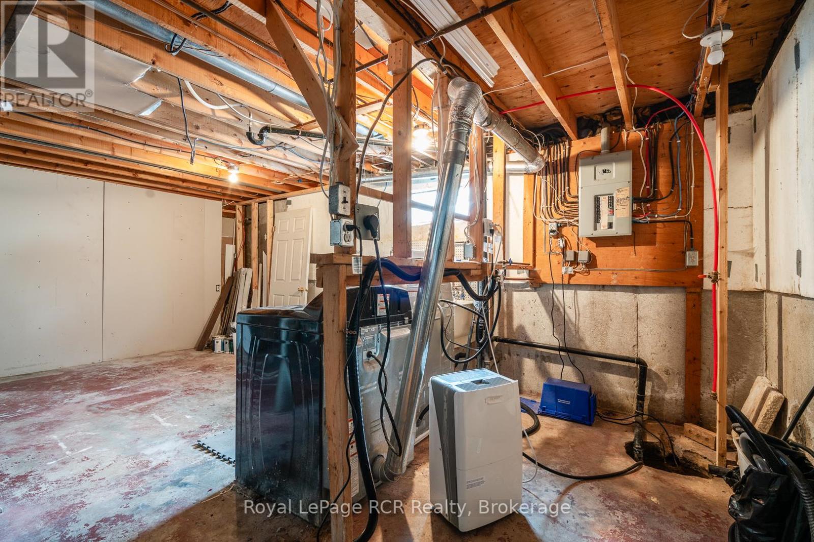 












672 KENNARD CRESCENT

,
Kincardine,




Ontario
N2Z1T4

