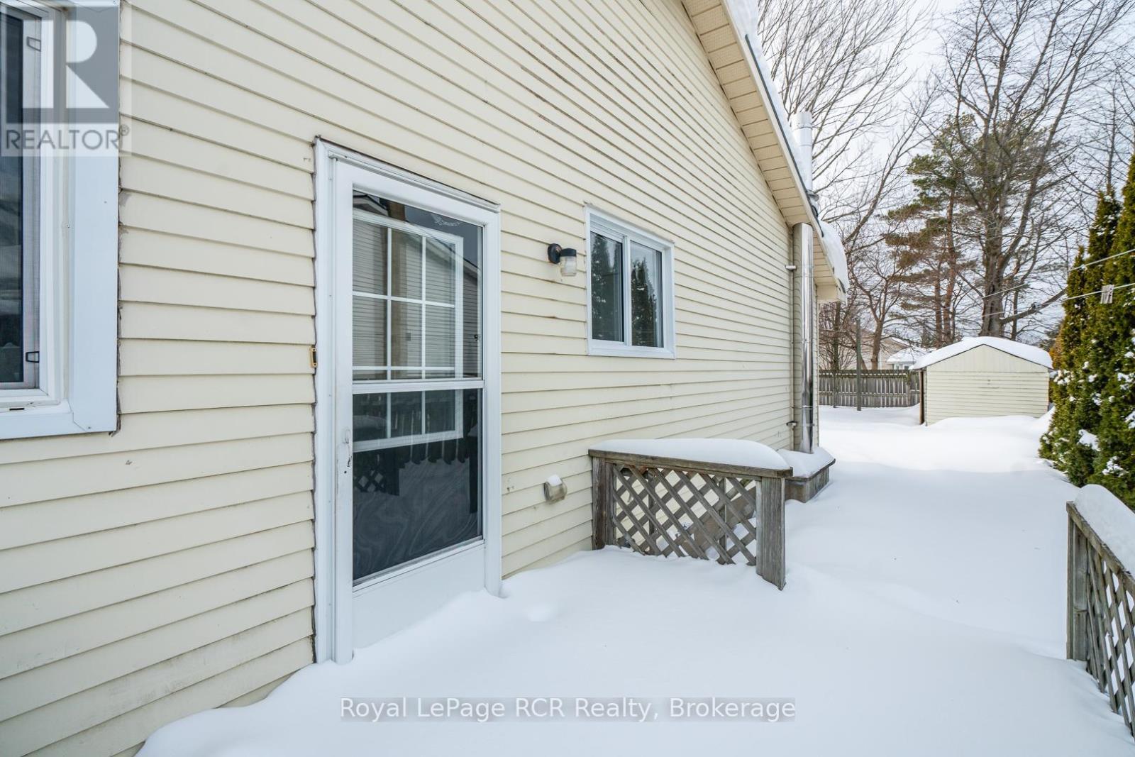 












672 KENNARD CRESCENT

,
Kincardine,




Ontario
N2Z1T4

