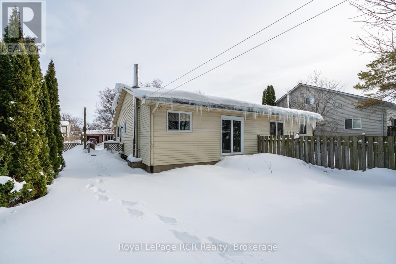 












672 KENNARD CRESCENT

,
Kincardine,




Ontario
N2Z1T4

