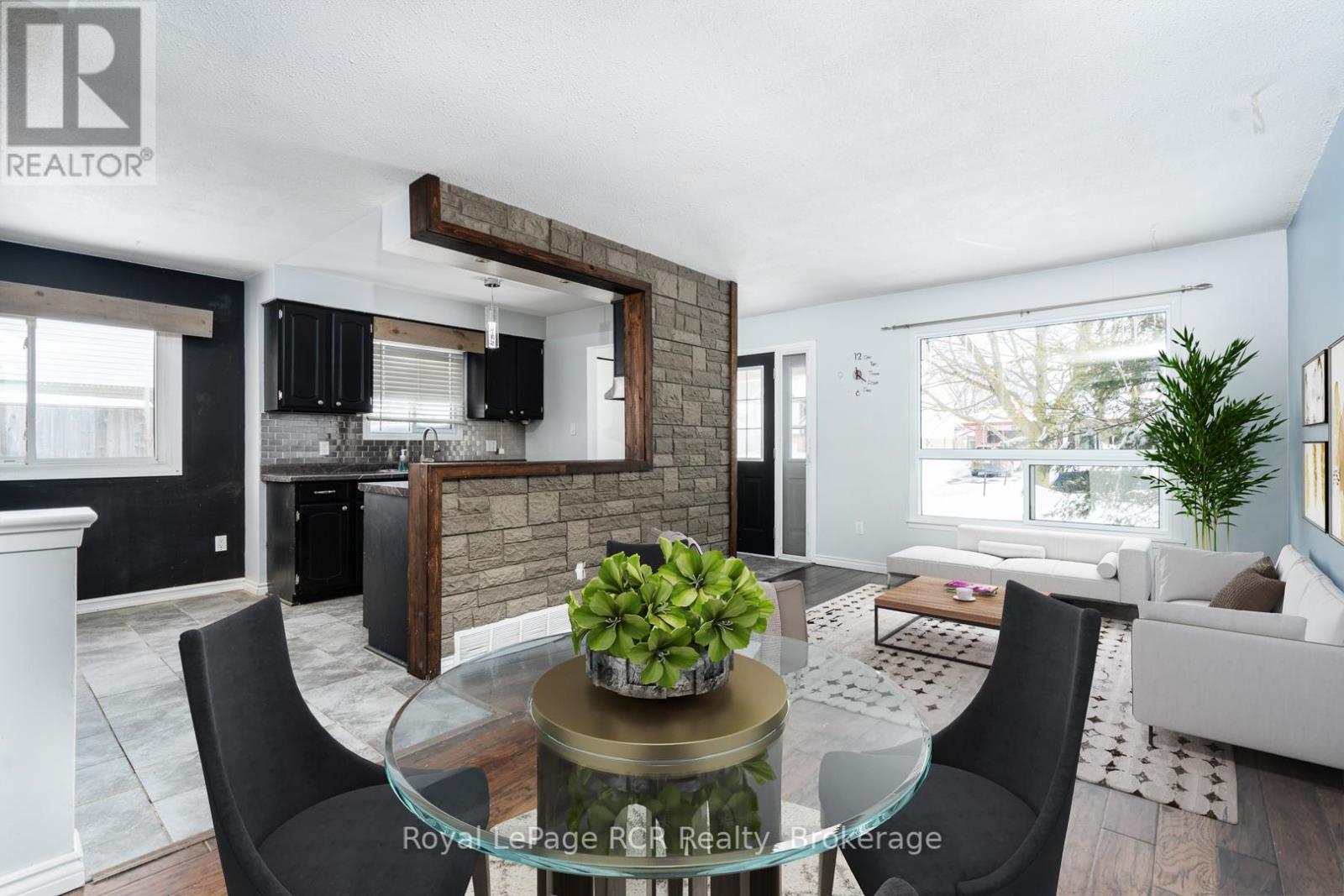 












672 KENNARD CRESCENT

,
Kincardine,




Ontario
N2Z1T4

