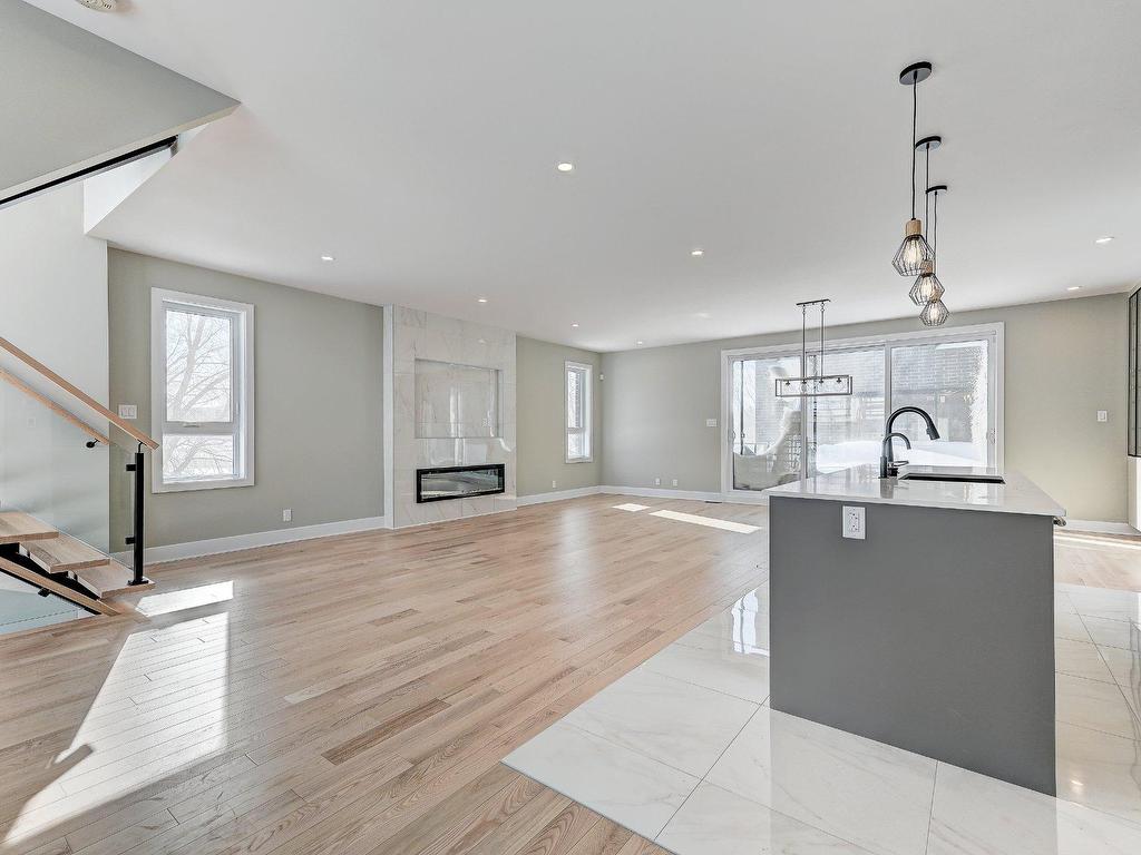 









2895


Rue Colbeck

,
Brossard,




QC
J4Z0S6

