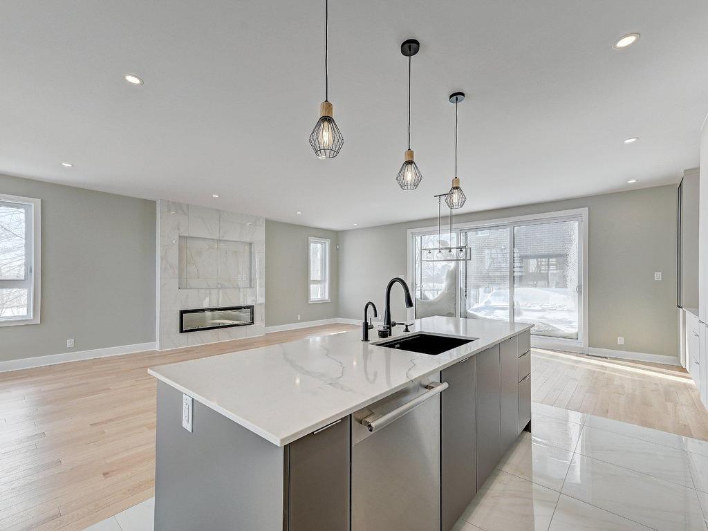 









2895Z


Rue Colbeck

,
Brossard,




QC
J4Z0S6

