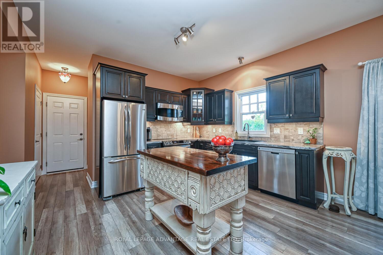 












119 SOPHIE LANE

,
Merrickville-Wolford,




Ontario
K0G1N0

