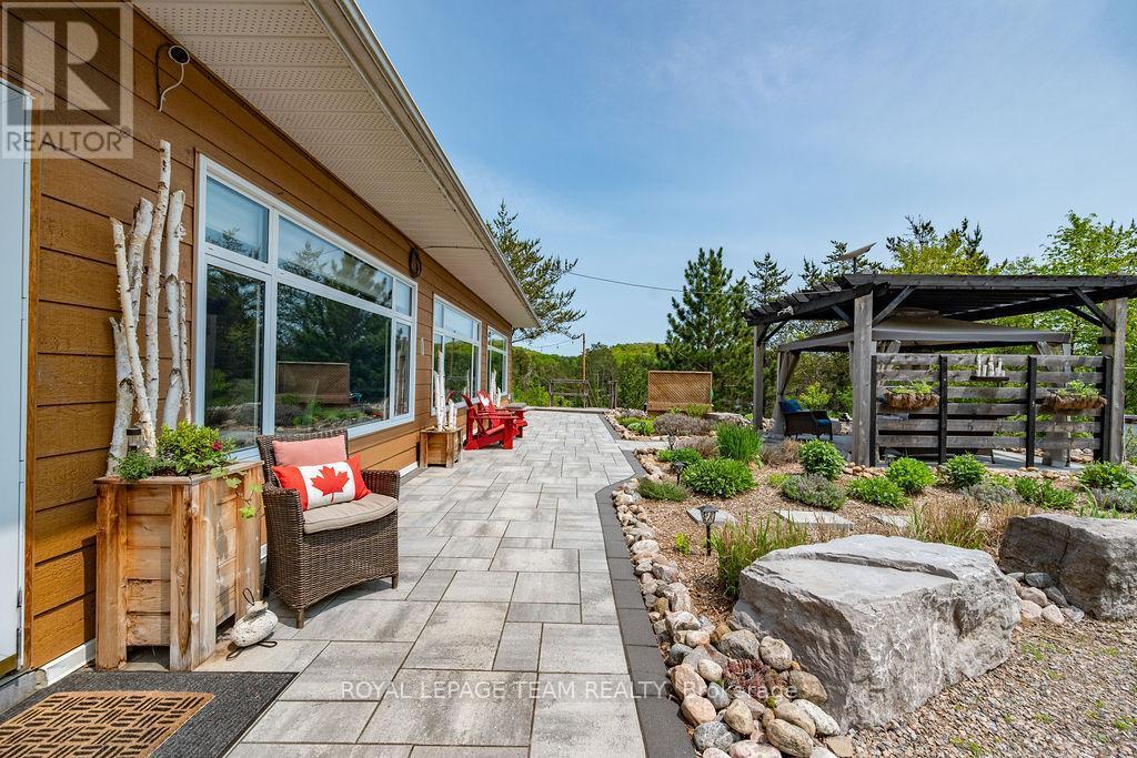 












188 PAUGH LAKE ROAD

,
Madawaska Valley,




Ontario
K0J1B0

