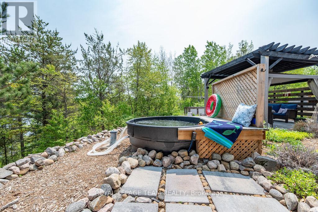 












188 PAUGH LAKE ROAD

,
Madawaska Valley,




Ontario
K0J1B0

