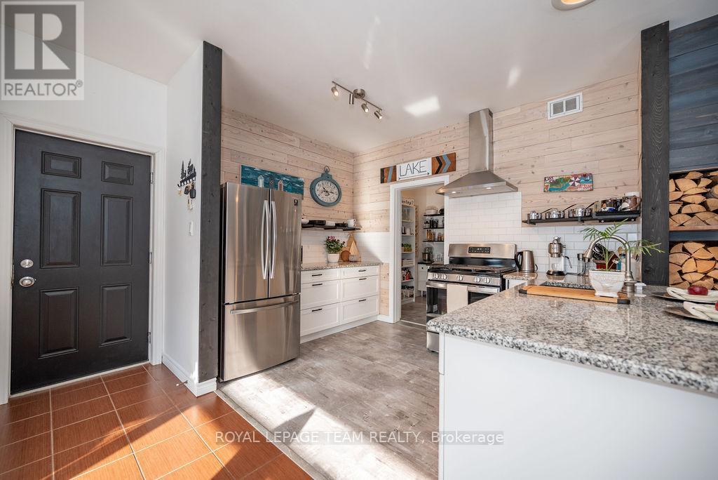 












188 PAUGH LAKE ROAD

,
Madawaska Valley,




Ontario
K0J1B0

