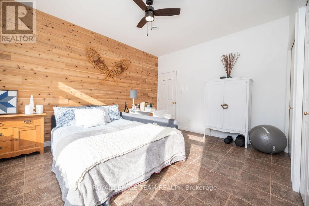 












188 PAUGH LAKE ROAD

,
Madawaska Valley,




Ontario
K0J1B0

