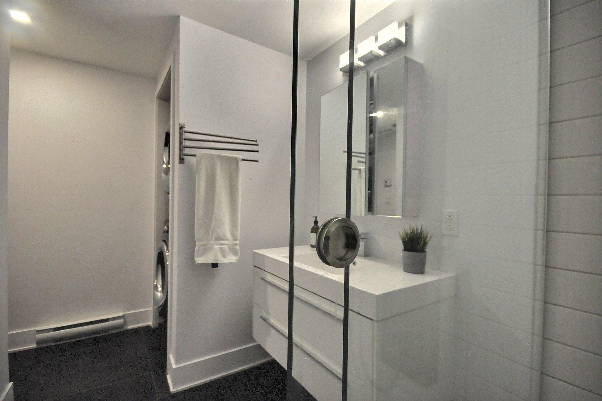 









1450


Rue Parthenais

, 512,
Montréal (Ville-Marie),




QC
H2K3R9


