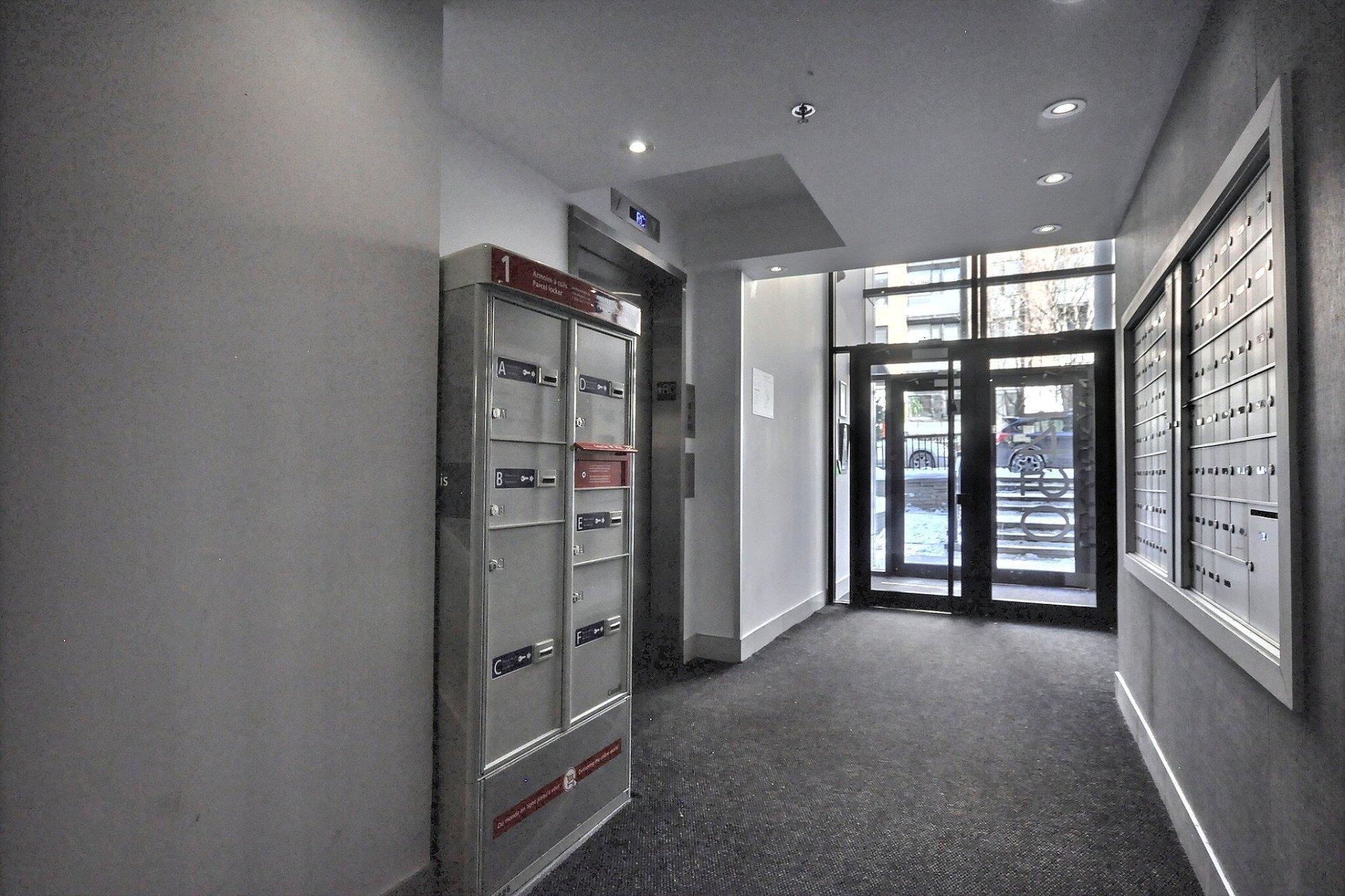 









1450


Rue Parthenais

, 512,
Montréal (Ville-Marie),




QC
H2K3R9

