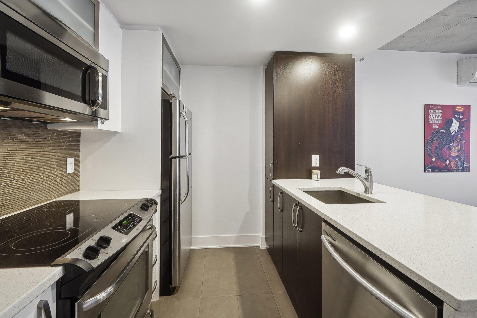 









1450


Rue Parthenais

, 512,
Montréal (Ville-Marie),




QC
H2K3R9


