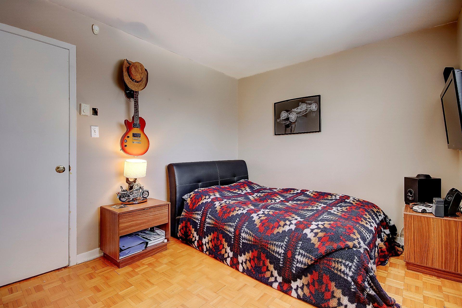 









1087


Rue Verchères

,
Saint-Bruno-de-Montarville,




QC
J3V3M6

