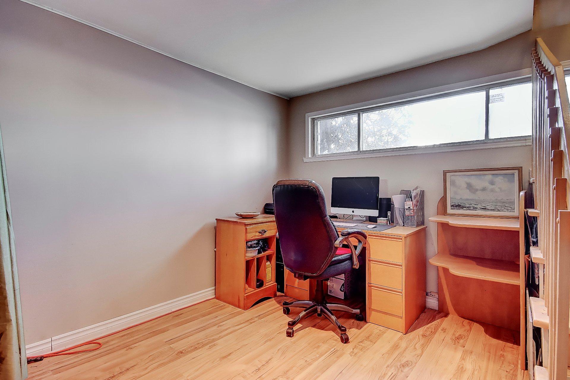 









1087


Rue Verchères

,
Saint-Bruno-de-Montarville,




QC
J3V3M6

