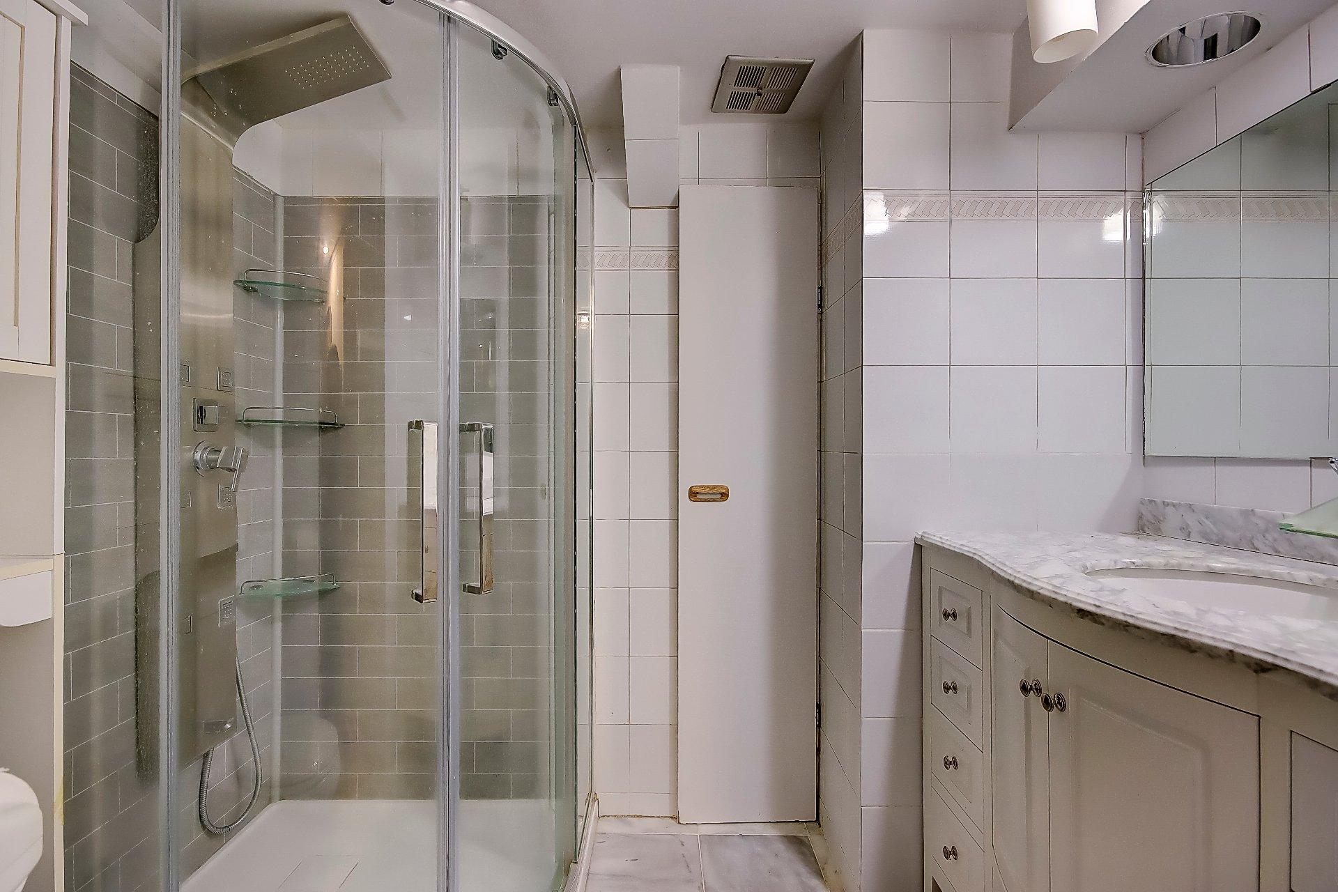 









1087


Rue Verchères

,
Saint-Bruno-de-Montarville,




QC
J3V3M6


