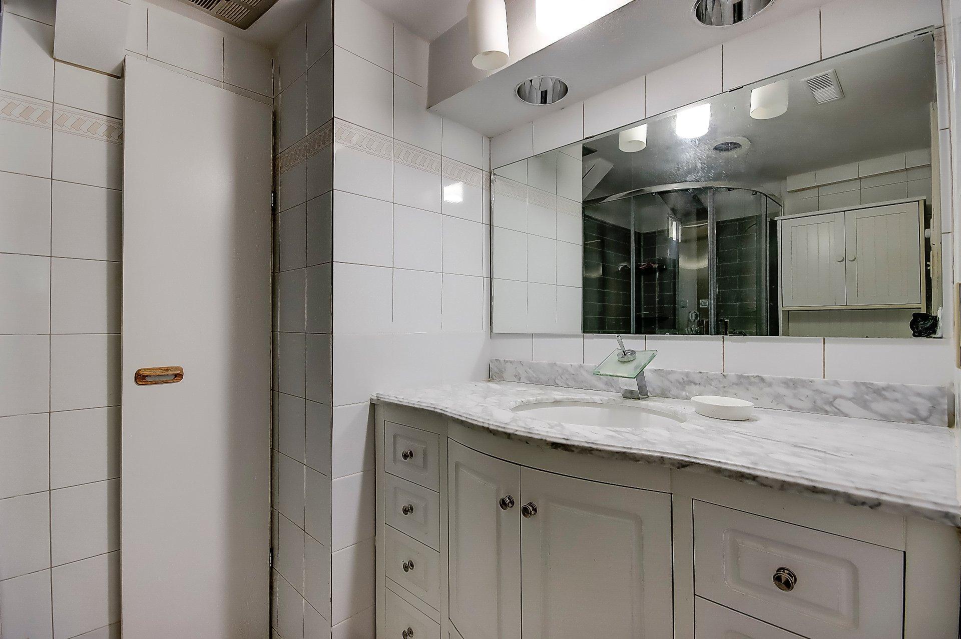 









1087


Rue Verchères

,
Saint-Bruno-de-Montarville,




QC
J3V3M6

