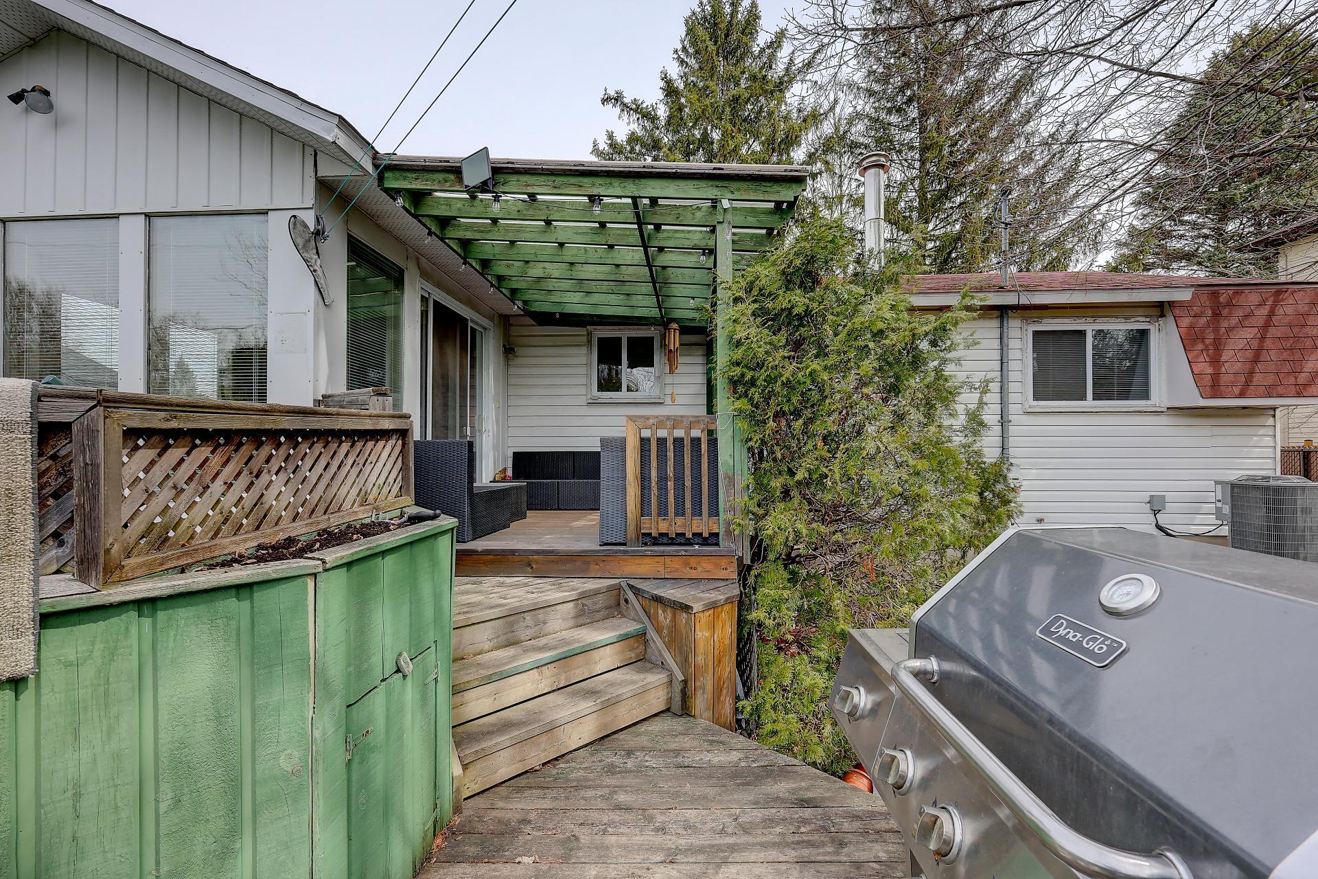 









1087


Rue Verchères

,
Saint-Bruno-de-Montarville,




QC
J3V3M6

