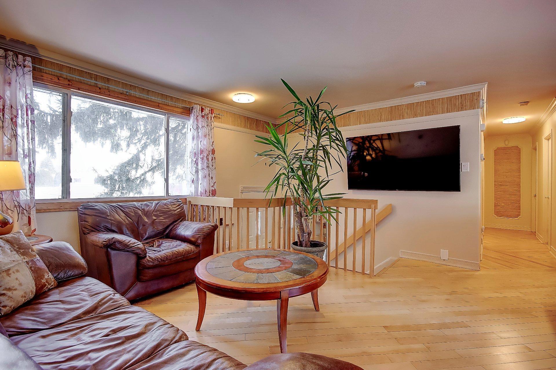 









1087


Rue Verchères

,
Saint-Bruno-de-Montarville,




QC
J3V3M6

