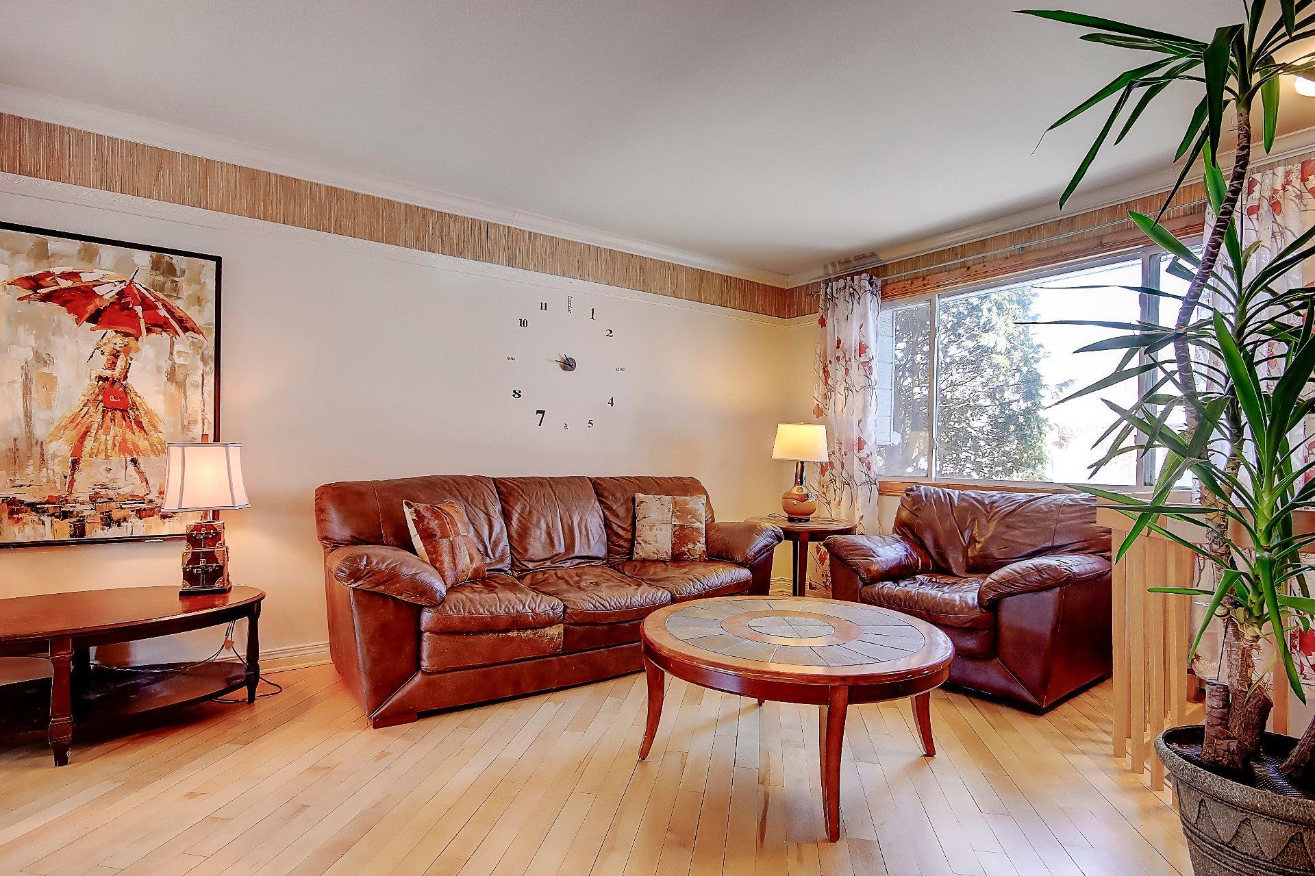 









1087


Rue Verchères

,
Saint-Bruno-de-Montarville,




QC
J3V3M6

