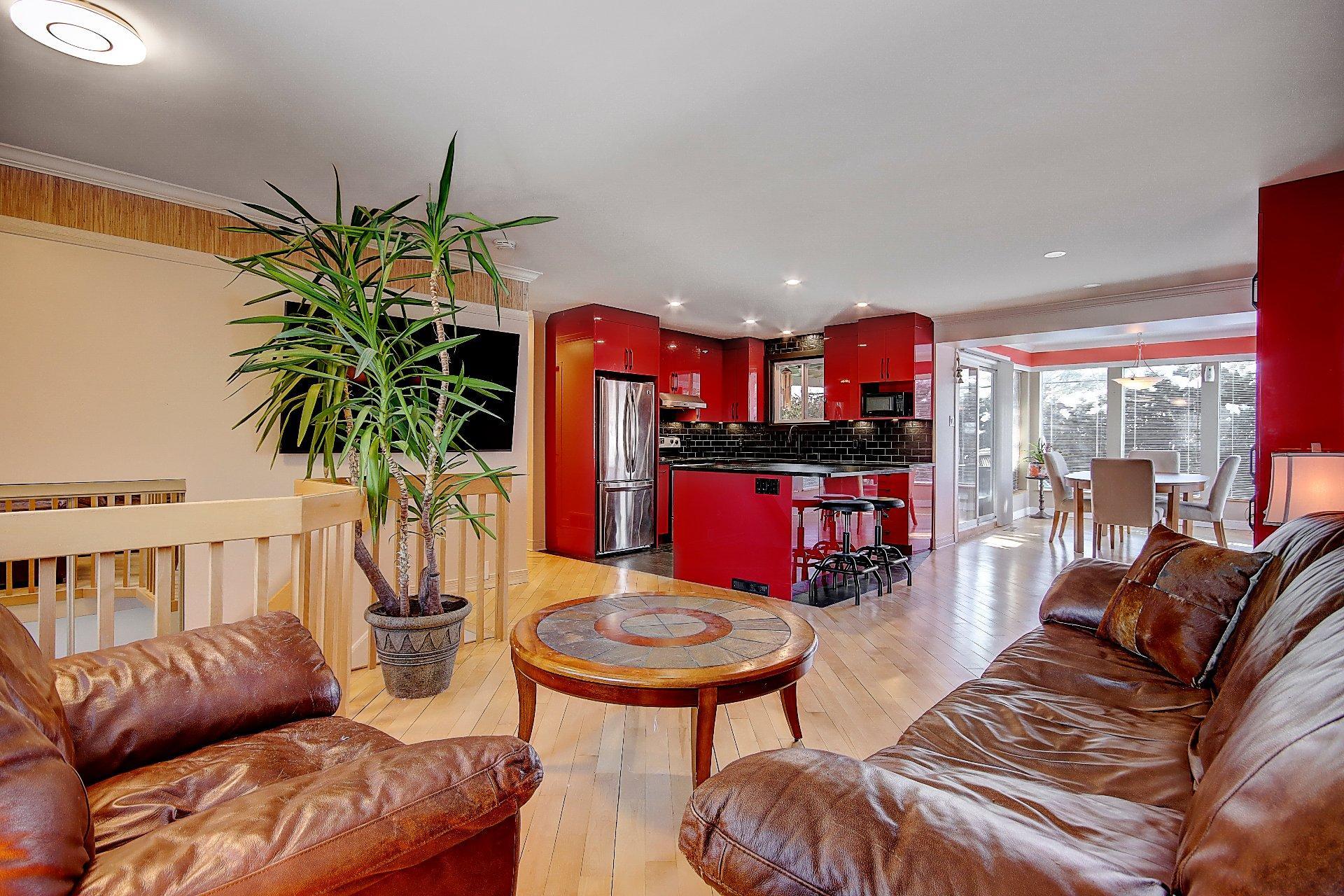 









1087


Rue Verchères

,
Saint-Bruno-de-Montarville,




QC
J3V3M6

