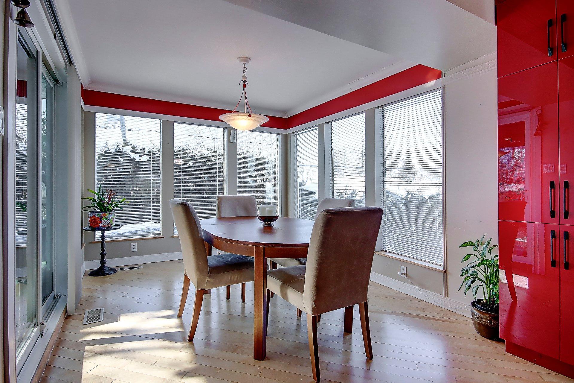 









1087


Rue Verchères

,
Saint-Bruno-de-Montarville,




QC
J3V3M6


