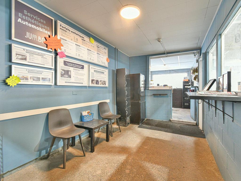 









2214


Boul. du Curé-Labelle

,
Saint-Jérôme,




QC
J7Y1T5

