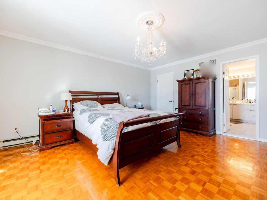 









940


Rue Rembrandt

,
Brossard,




QC
J4X2G1

