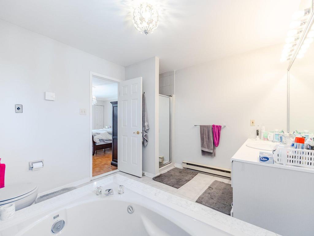 









940


Rue Rembrandt

,
Brossard,




QC
J4X2G1

