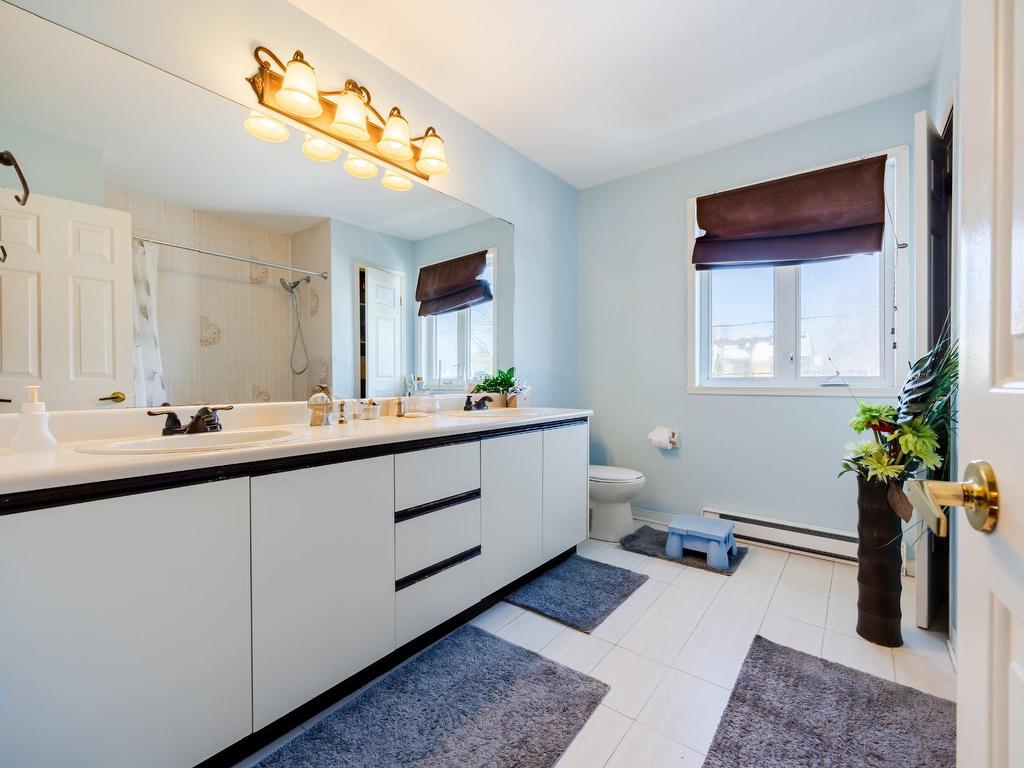 









940


Rue Rembrandt

,
Brossard,




QC
J4X2G1

