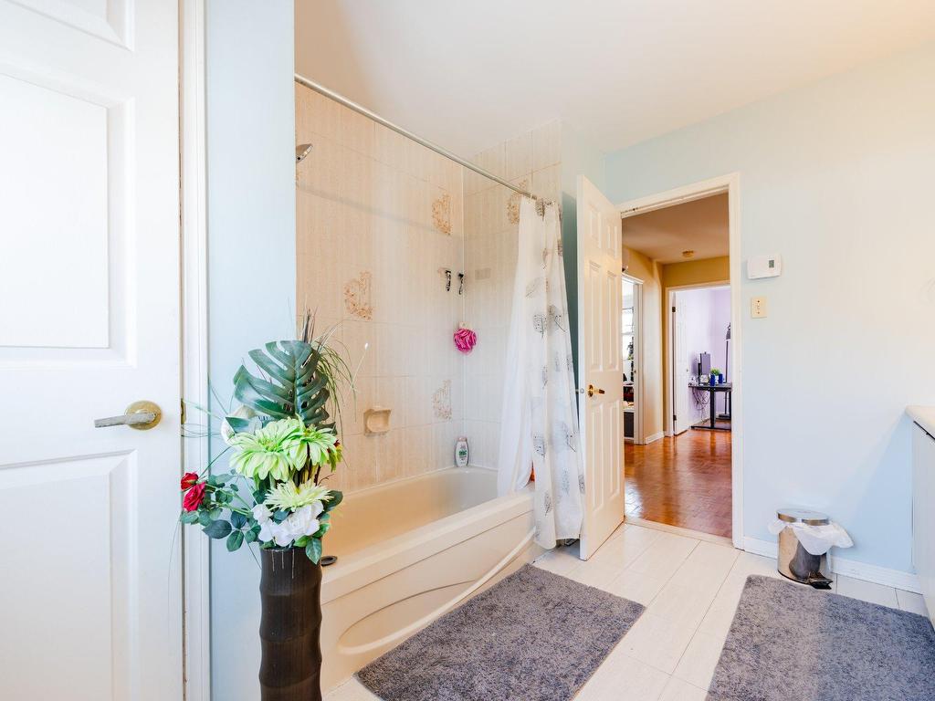 









940


Rue Rembrandt

,
Brossard,




QC
J4X2G1

