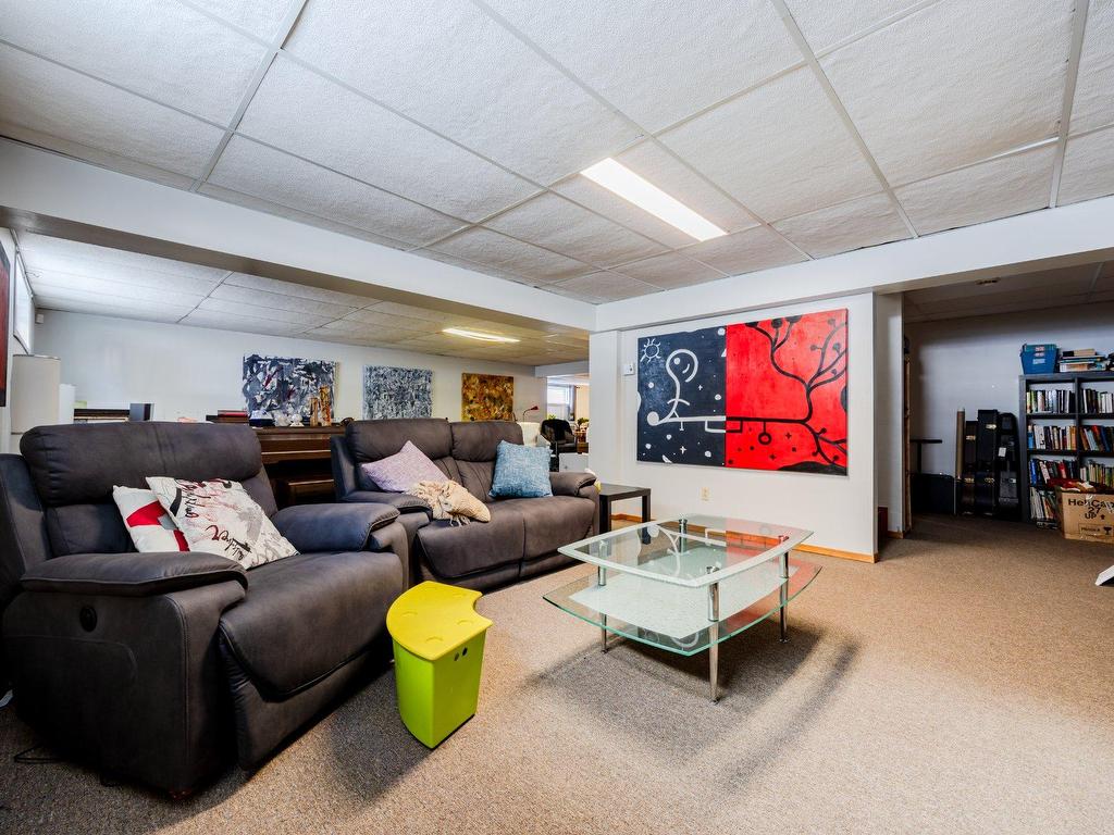 









940


Rue Rembrandt

,
Brossard,




QC
J4X2G1

