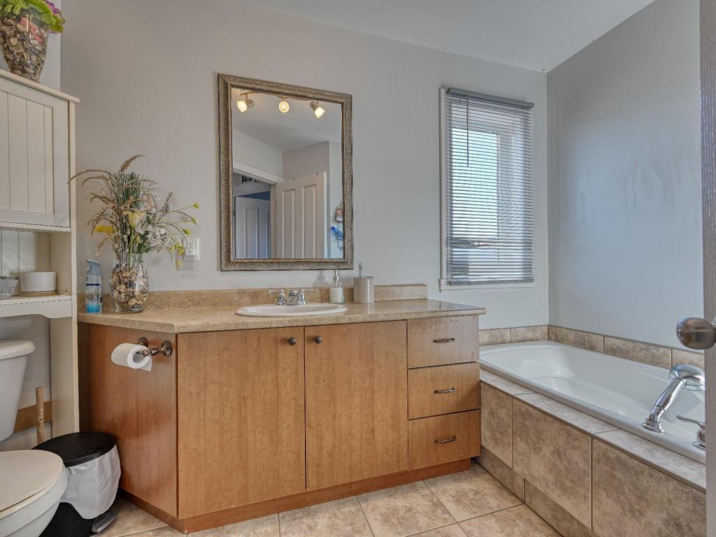 









2006

 - 2010


Rue Madame-Magnan

,
Deux-Montagnes,




QC
J7R1H8

