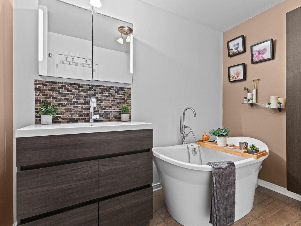 









4366


Av. du Midway

,
Rosemont/La Petite-Patrie (Montréal),




QC
H1Y3J4

