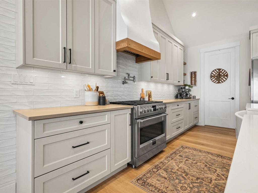 












480 McCabe Lake Drive

,
Middle Sackville,




NS
B4E 0N6

