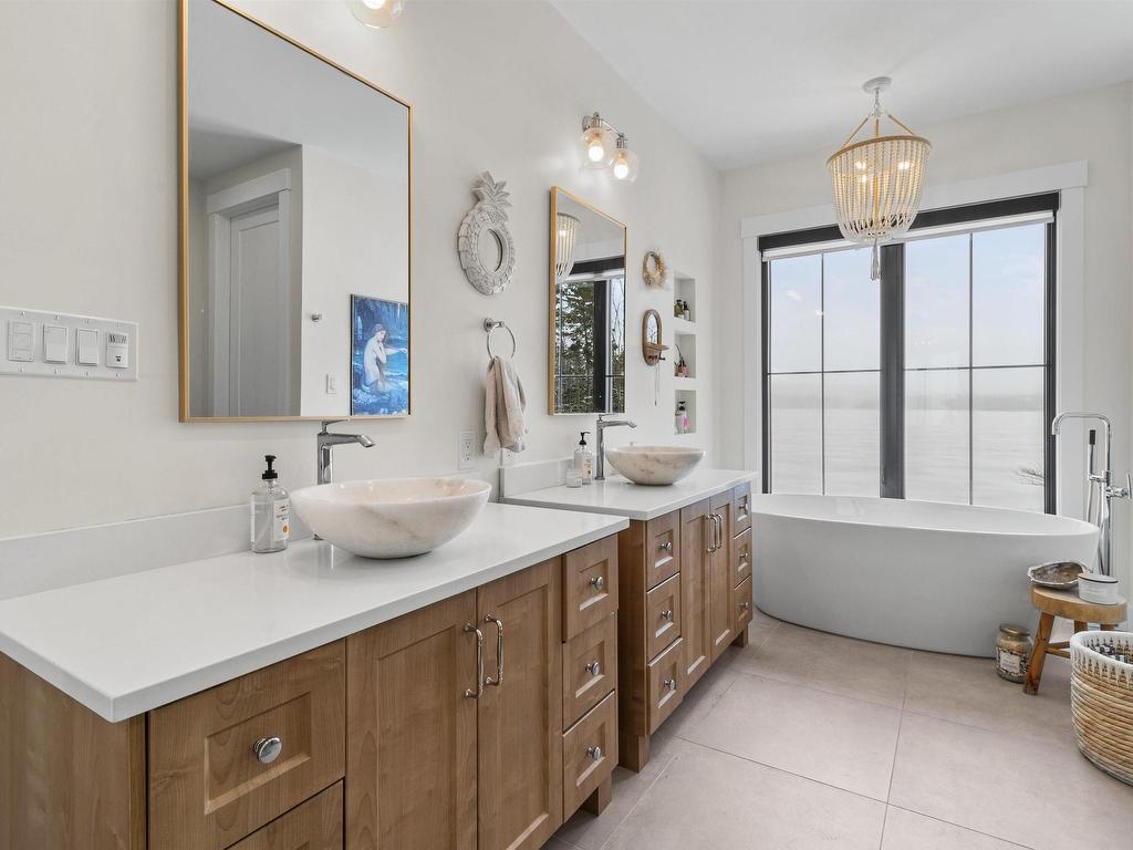 












480 McCabe Lake Drive

,
Middle Sackville,




NS
B4E 0N6

