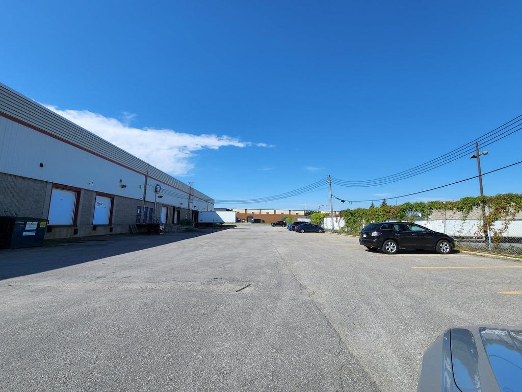 









1645


Desserte Nord Laval (A-440) O.

, B,
Laval (Chomedey),




QC
H7L3W3

