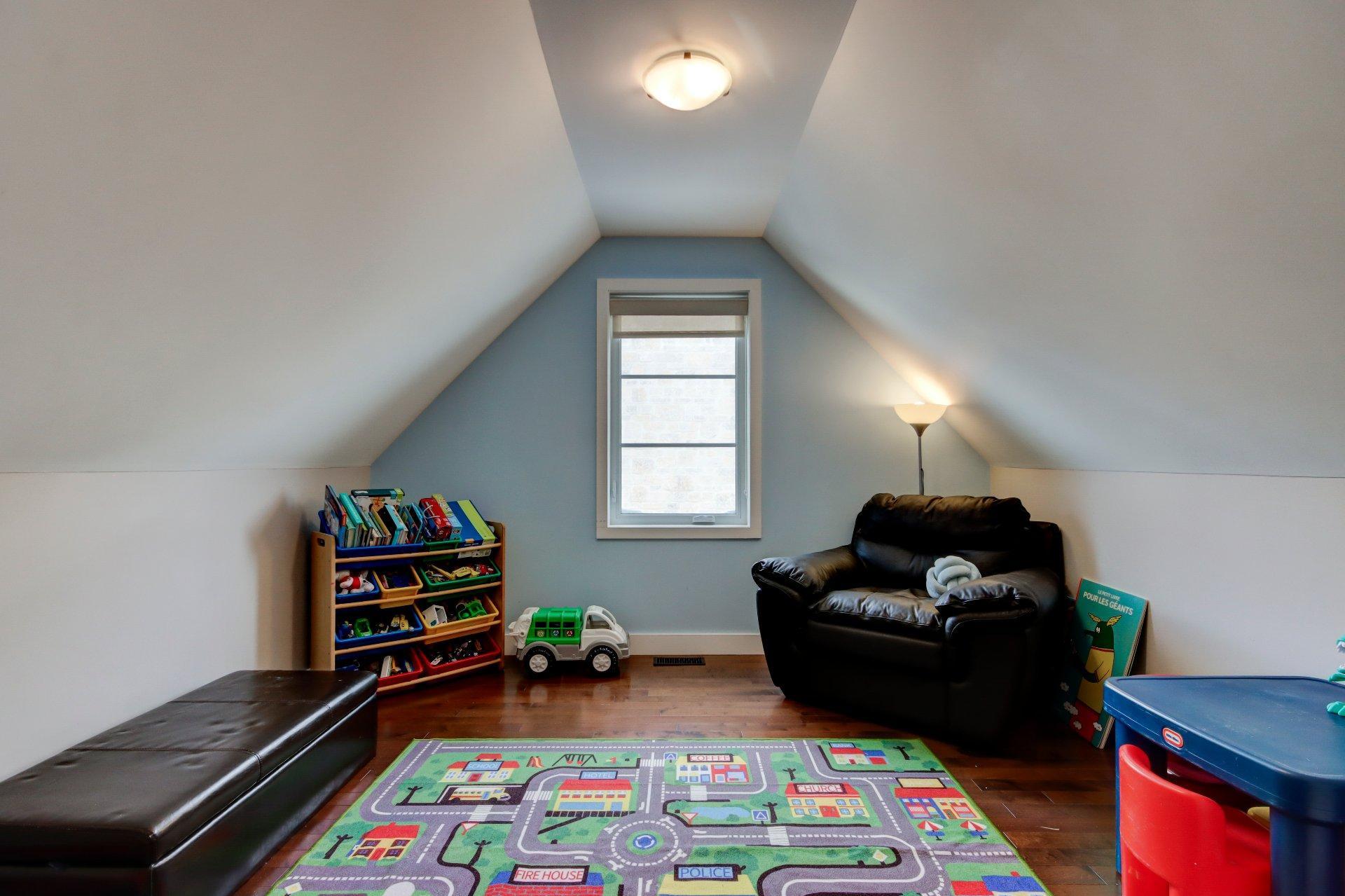 









3105


Rue de l'Aubépine

,
Saint-Bruno-de-Montarville,




QC
J3V0A8

