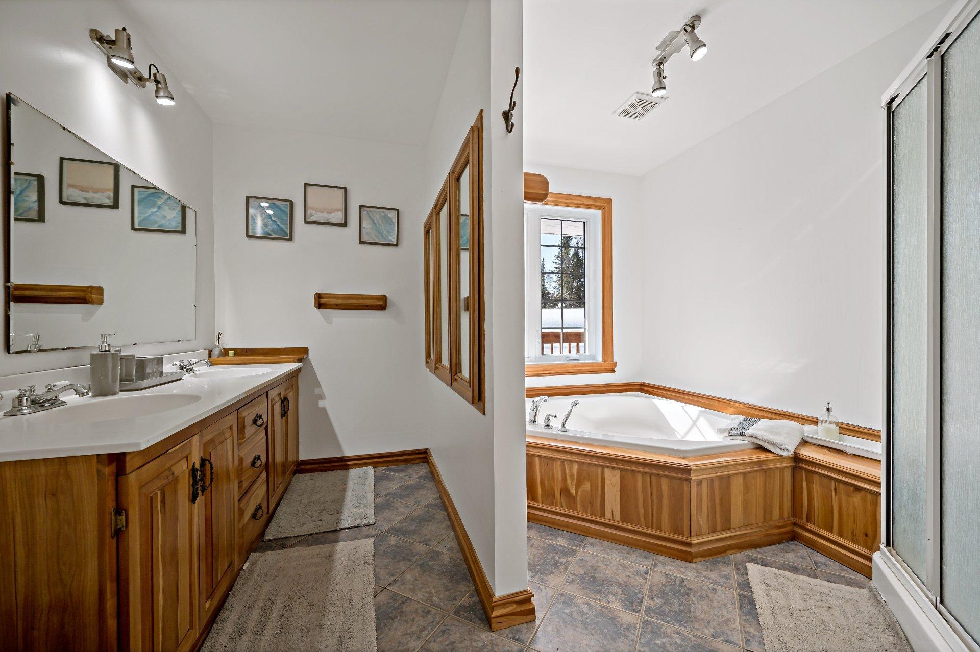 









649


Ch. du Lac-Quenouille

,
Lac-Supérieur,




QC
J0T1J0

