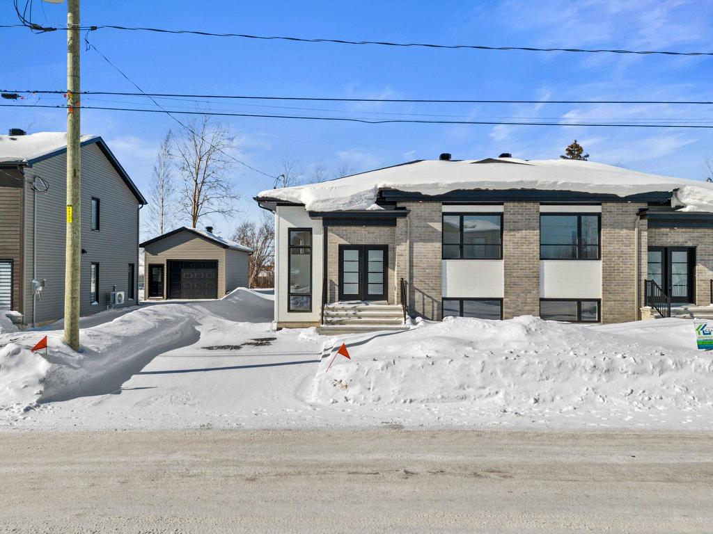 









1415


Rue du Velours

,
Drummondville,




QC
J2B0V5

