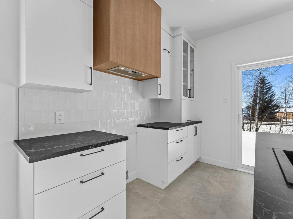 









1415


Rue du Velours

,
Drummondville,




QC
J2B0V5


